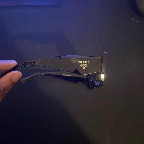 Prada sunglasses,designer brand authentic shades perfect for the summer - Picture 6 of 6